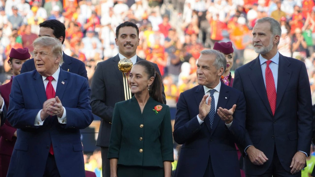 Sheinbaum concluye gira en Estados Unidos tras final del Mundial