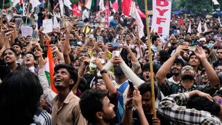 De los grafitis a la renuncia: los jóvenes que desafían el poder en India