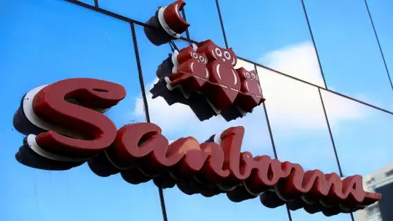 Por qué Sanborns y Sears ganan menos dinero a pesar de vender más
