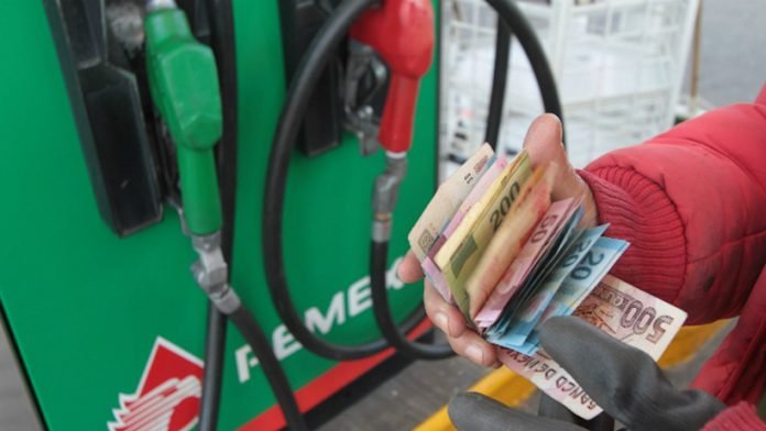 Hacienda dejará de subsidiar la gasolina y el diésel en 2027