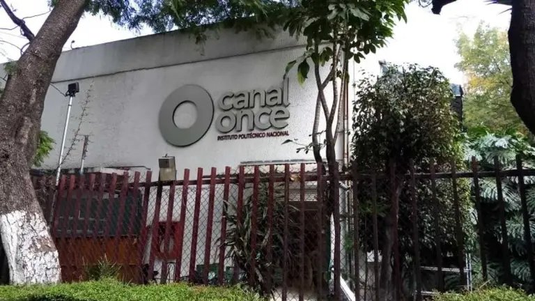 Trabajadores recuperan Canal Once tras dos meses de toma estudiantil