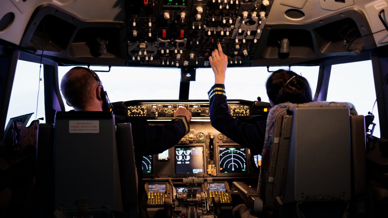 Pilotos intentan frenar la unión de Viva Aerobus y Volaris