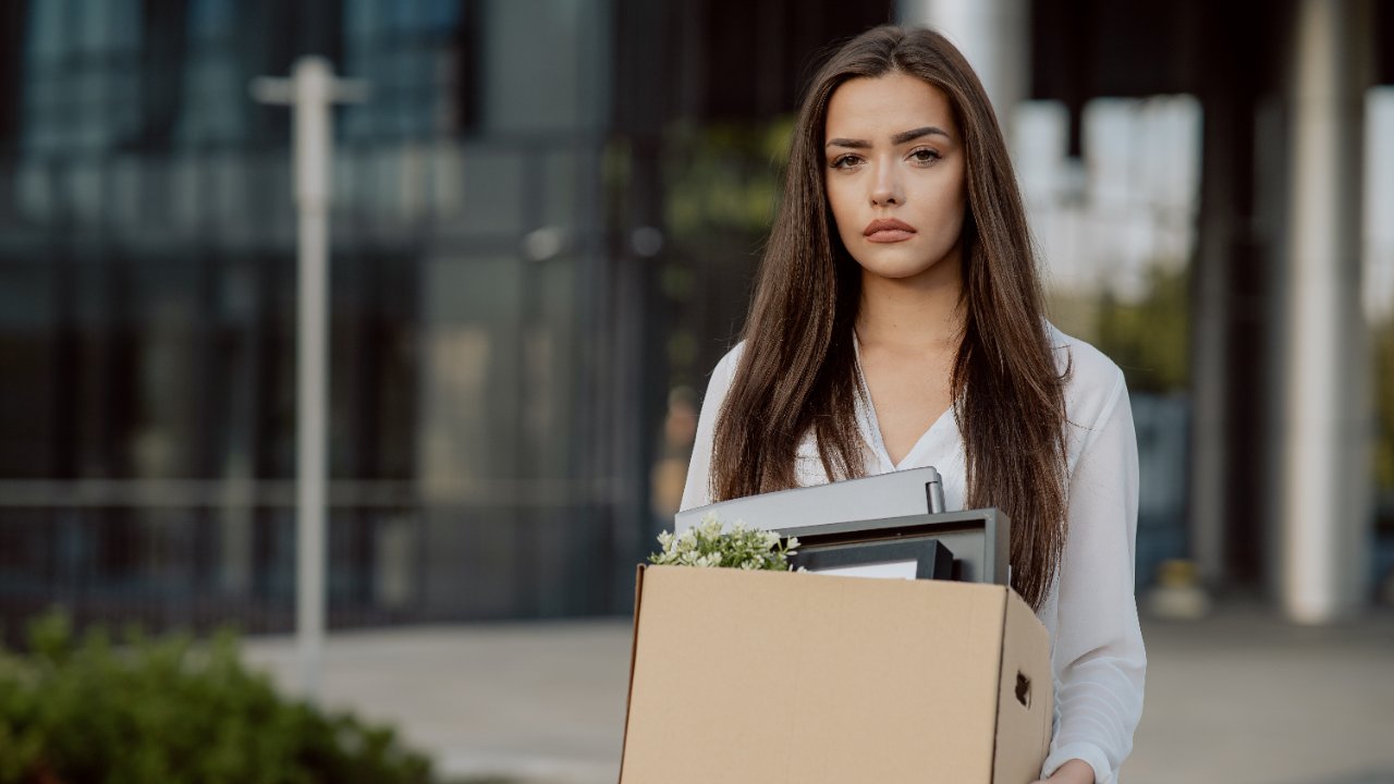 La paradoja del empleo: empresas crecen, pero los jóvenes quedan fuera