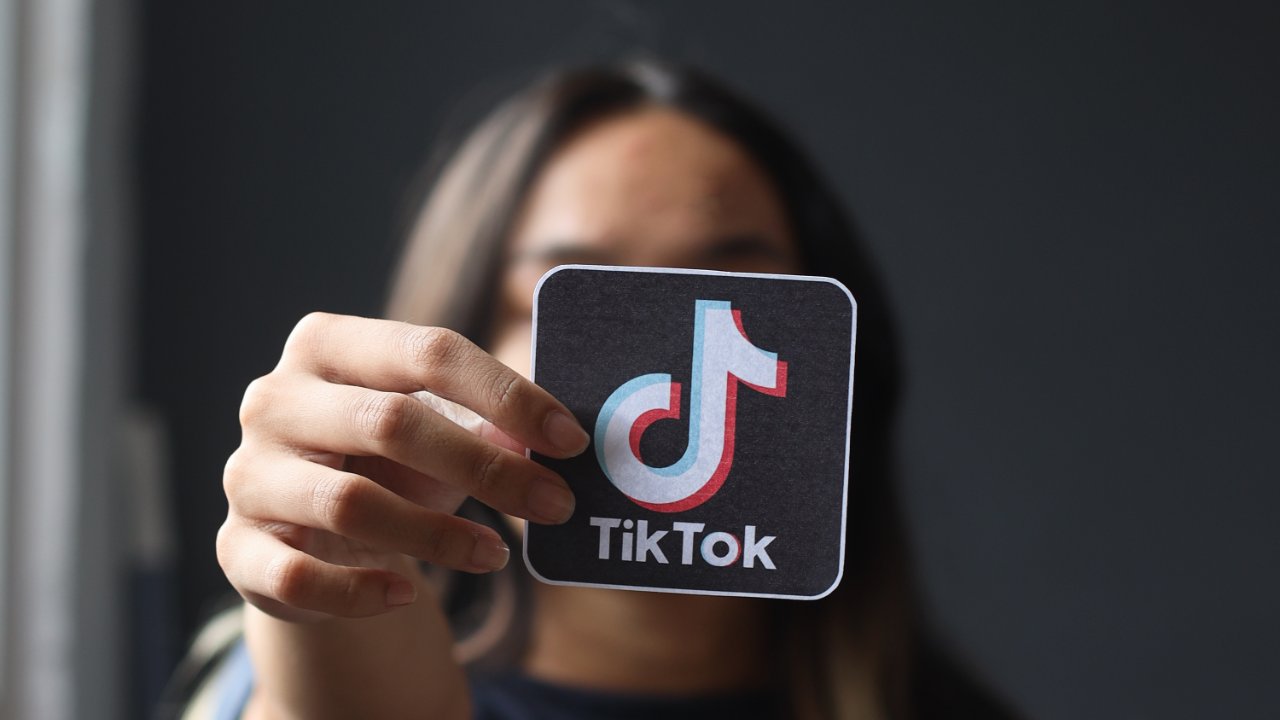 Anuncios de drogas inundan TikTok pese a los filtros