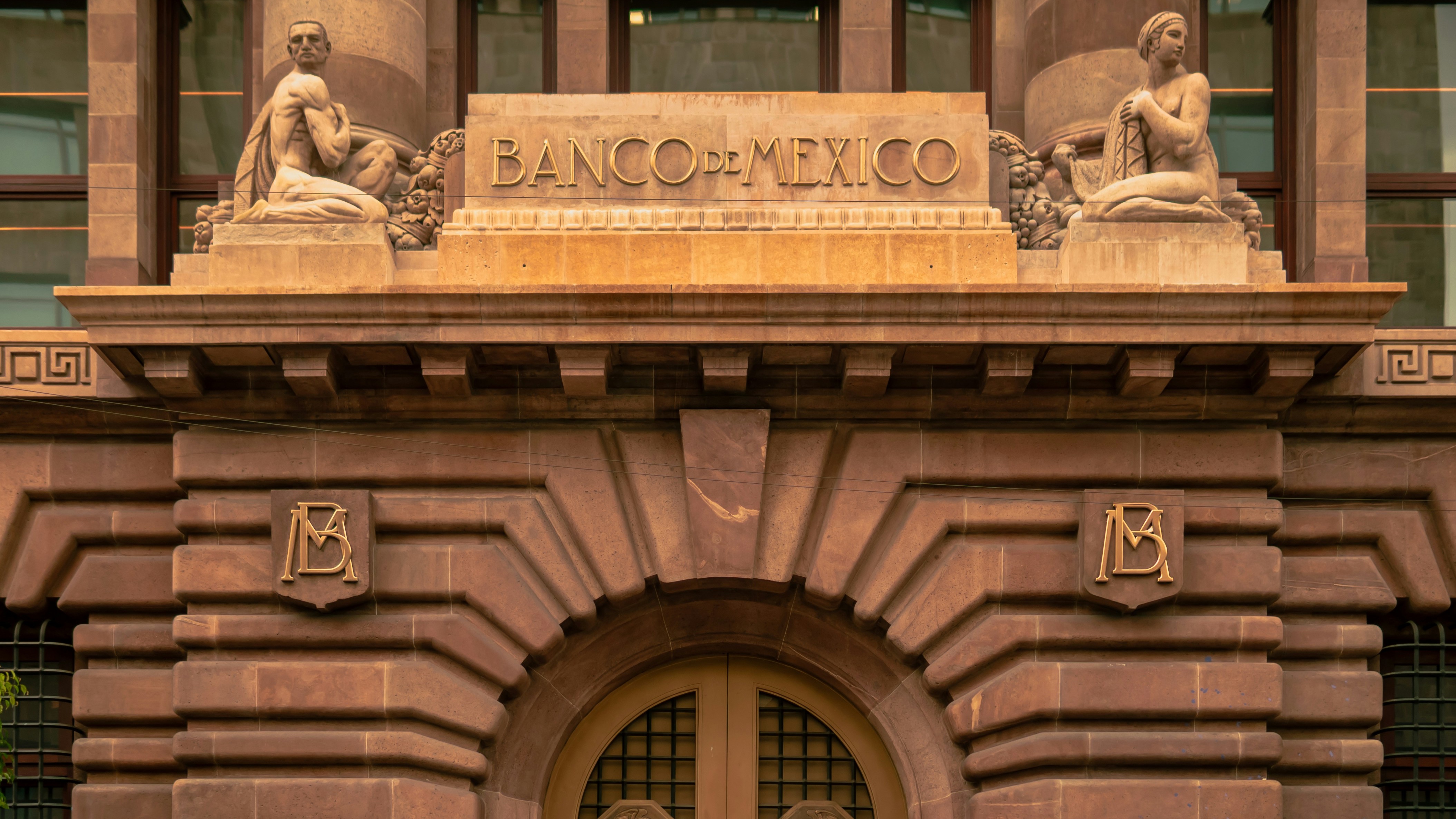 Banxico comprará Cetes y Bondes F para controlar la liquidez sin inyectar dinero extra